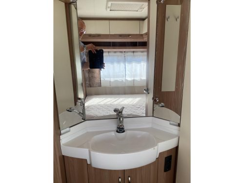 Hobby De Luxe 460 UFE omnistor photo: 8