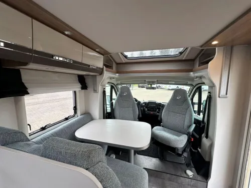 Dethleffs Trend 6717 165 HP length bed photo: 10