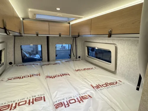 Hymer Grand Canyon S 700 4x4 - Aufstelldach - L&auml;ngsbett Foto: 13