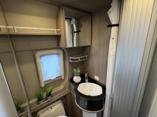 P&ouml;ssl Roadcruiser 640 D-Line 160 hp AUTOMATIC 9-Speed Euro6 Fiat Ducato Maxi **Single beds/4 seats/XXL Fridge/1st owner/Full photo: 19