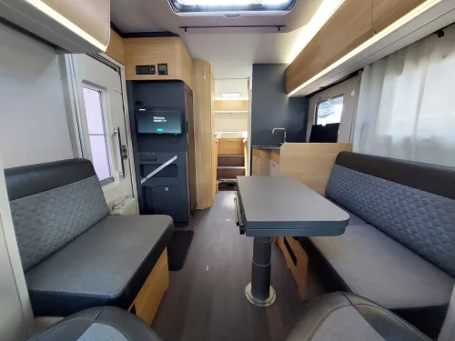 Adria Coral 650 DL L&auml;ngsbett/Face2Face/Heavy Foto: 4