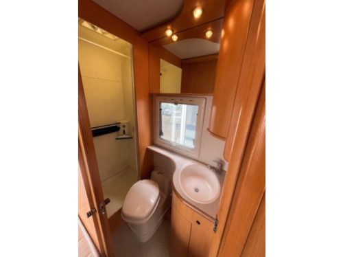 Hymer Bc 655 Cl. Dachklimaanlage Solaranlage Hubdach Fahrradtr&auml;ger 7 Personen 4 Schlafpl&auml;tze Foto: 23