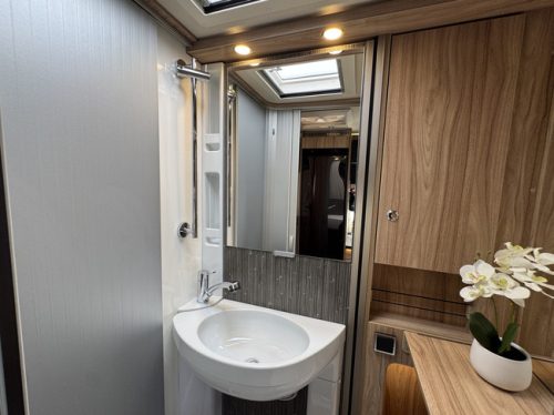 Hymer ML-T 570 4X4 CROSSOVER 190 hp AUTOMATIC 9-Speed Euro6 Mercedes-Benz **Single beds/Fully loaded options/4 seats/2x Lithium/ photo: 22