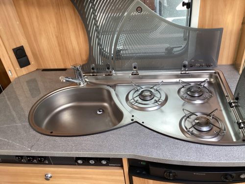 Avanc&eacute; Dethleffs Camper 450 DB foto: 13