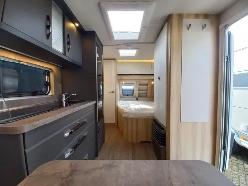 Hobby De Luxe 460 UFE Aktion: Kostenlose Rangierhilfe Foto: 8