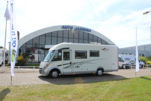 Carthago 4.2 Vollintegriert 2.3 M-jet 148 PS, Alko Fahrgestell light, Motor-Klimaanlage, Hubbett & Querbett, Garage, Drehst&uuml;hle vorne, L-Sitz, Seiten-Sitz, etc. Marum (Groningen) Foto: 38