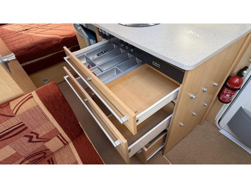 Dethleffs Camper 440 DB Querbett Sitztoilette Foto: 9