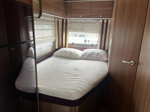 B&uuml;rstner New Coupling | French Bed | 4 Pers | Off Grid | Electric Lift Bed photo: 23