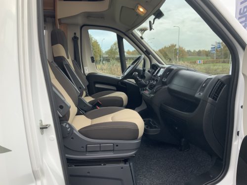 Weinsberg Cara Loft 650 ME, 2.3 MultiJ. 120 Semi-integrated, Swivel seats, French bed, Year of manufacture 2021 Motorhome Centrum On the Road at the Noorderringweg 4 in Marum. photo: 15