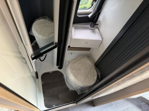 Weinsberg CARABUS GREY 600 ME EDITION [FIRE] Foto: 16