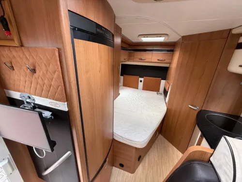 LMC Liberty Cruiser II 592 Compact Fixed bed Air conditioning photo: 13