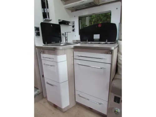 Autocaravana Rapido 666 F Longitudinal, Cama basculante, Autom&aacute;tica foto: 5