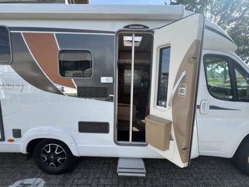 B&uuml;rstner Travel Van T620 Harmony line SINGLE BEDS TOW HITCH photo: 4