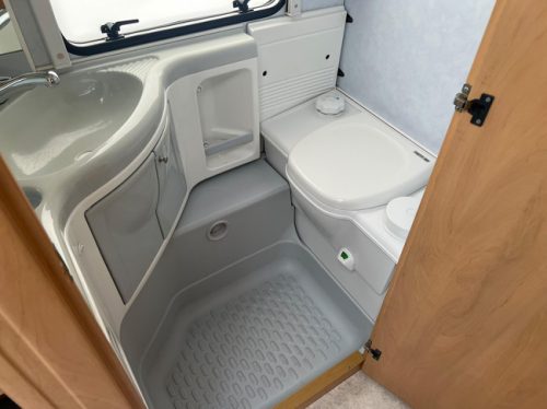 Fendt Saphir 470 | Fahrradtr&auml;ger | Rundsitzgruppe | Festbett | Vorzelt Foto: 15