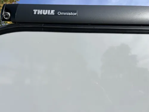 Knaus Sudwind 450 FU Cassette Awning, Insect screen door photo: 2