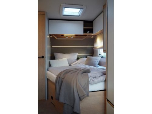 LMC Style 440 D model 2027, French bed photo: 16