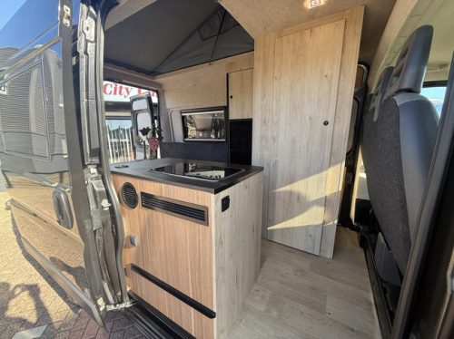 Fiat Kastenwagen professioneller Eigenbau 3.0 Multijet 177 PS Euro 5 Querbett Hubdach Toilette Webasto Standheizung Klimaanlage Markise Fahrradtr&auml;ger Anh&auml;ngerkupplung Foto: 10