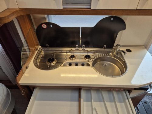 Hobby 540 UFF Nw condition. French bed, mover + Thule awning photo: 11