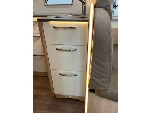 B&uuml;rstner Lyseo T 728g Aut. Dachklimaanlage Einzelbetten Klimaanlage Tempomat BearLock Fahrradtr&auml;ger Foto: 20