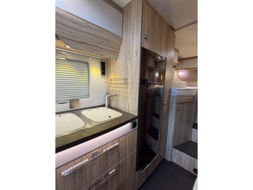 Hymer Exsis-T 588 LENGTH BEDS-AIR SUSPENSION photo: 10
