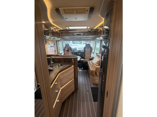 Knaus Sun I 900 LX automaat 177 pk full options Queensbed+techo elevable 2x aire acondicionado en techo elktr antena autom&aacute;tica Victron 3x TV remis plisado cuero gran garaje foto: 18