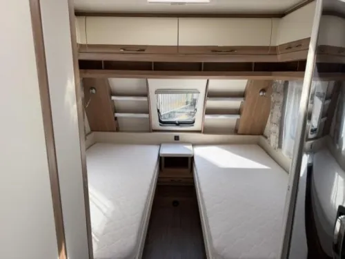 Hobby De Luxe 495 UL fully equipped! Mover/Awning/etc photo: 12