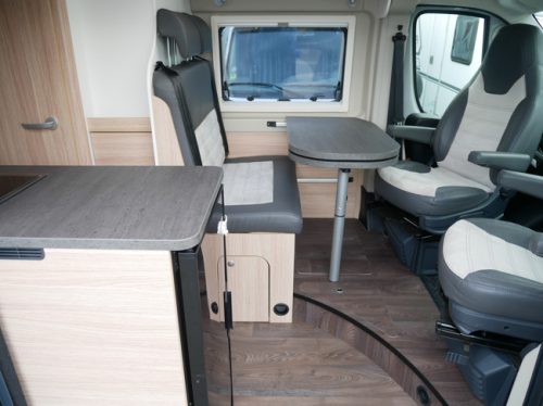 Sunlight Cliff 600 XV, 6 Meter Buscamper, Transverse bed photo: 7
