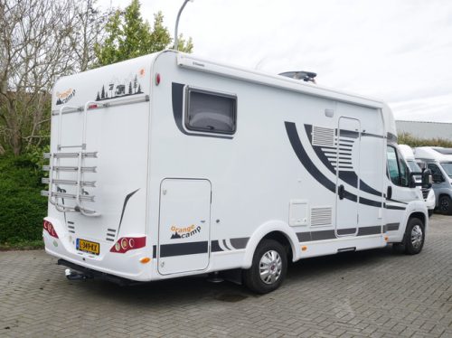 CAPRON Orangecamp T700, Ger&auml;umige Aufteilung, Querbett, XL Garage Foto: 23