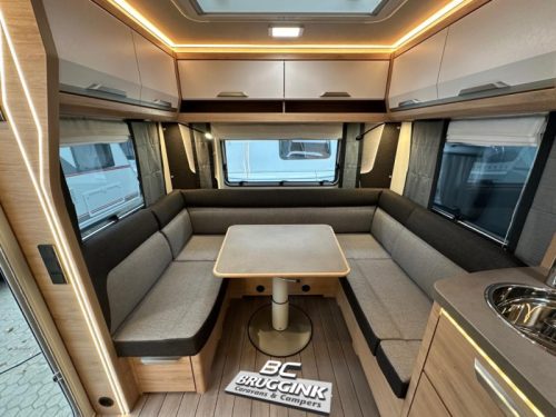 Knaus Sudwind Black Selection 450 FU FRENCH BED 1700 KG photo: 2