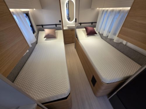 Adria Adora 572 UT Alde heating  photo: 12