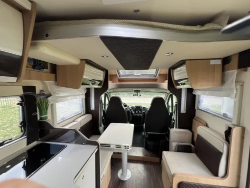 McLouis MC4 281 Queen-bed and drop-down bed photo: 13