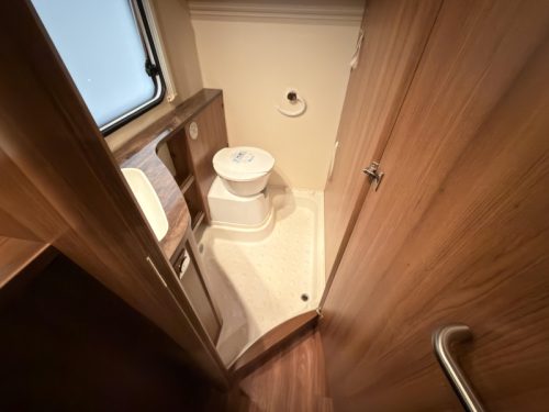 Knaus Sudwind Exclusive 580 UF mover+awning+cabin airco  photo: 12