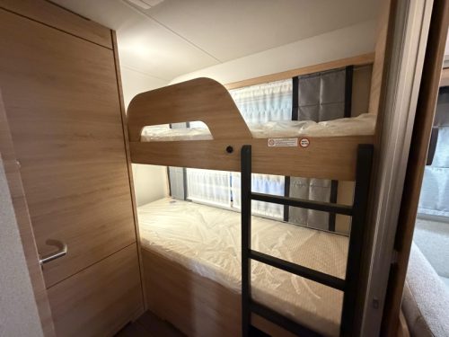 Knaus Sudwind Black Selection 500 QDK Etagenbett / Querbett Foto: 18