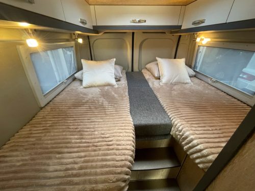 P&ouml;ssl SUMMIT 640 SINGLE BEDS AUTOMATIC VAN CONVERSION photo: 2