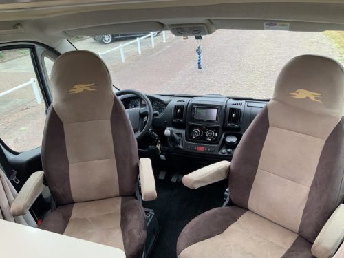 Laika Exclusieve Ecovip AUTOMATIC, 2.3 Multijet 150 HP, Semi-integrated, Queen bed, Half-dinette, Swivel seats Motorhome centre on the road photo: 9