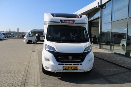 Challenger Graphite Vip Edition T 328 igual Chausson 788 AUTOM&Aacute;TICO Fiat 140 cv equipado con cama Queen y cama abatible 4 pers. (76 foto: 4