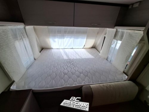 B&uuml;rstner Premio Life 425 TS Transverse bed AWNING MOVER photo: 7
