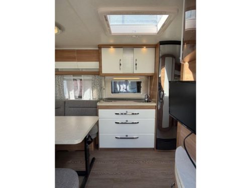 Hobby De Luxe 540 UL Incl. Mover and Awning photo: 12
