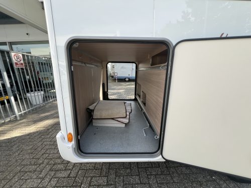 B&uuml;rstner Travel Van T620 Harmony line SINGLE BEDS TOW HITCH photo: 22
