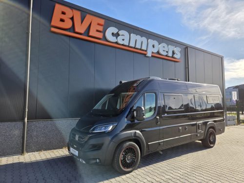 P&ouml;ssl Summit 640 Shine 180pk Black edition Foto: 0