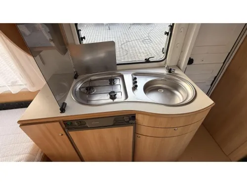 Home-Car Racer Trophy 43 fixed bed dinette toilet photo: 7