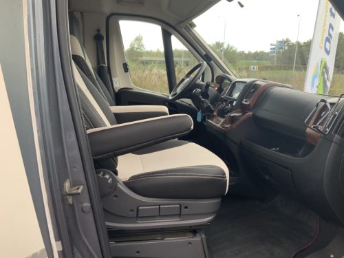 B&uuml;rstner Ixeo IT 700 2.3 MultiJet 130 PK, Queensbed, Zij-bank, Draaistoelen, Bj.2012 &ldquo;Uw Camper-verkoopmakelaar  Camper centrum on the road foto: 26