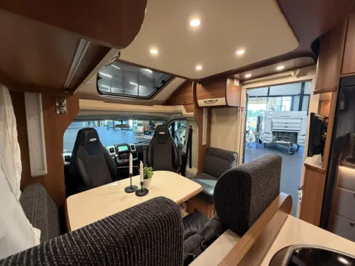 LMC Cruiser 732 T automatic - 5-berths - pop-top roof. photo: 14
