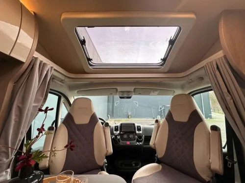 B&uuml;rstner Nexxo Van T 690 G - Slim and luxurious photo: 8