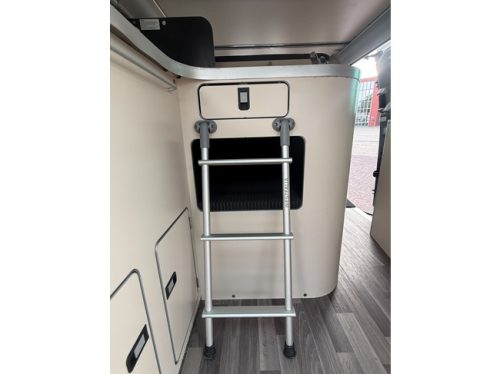 Westfalia Ford Nugget Hochdach Kastenwagen Klimaanlage Tempomat 4 Schlafpl&auml;tze 2x Solarpanel K&uuml;che Anh&auml;ngerkupplung LM 18 Zoll Foto: 17