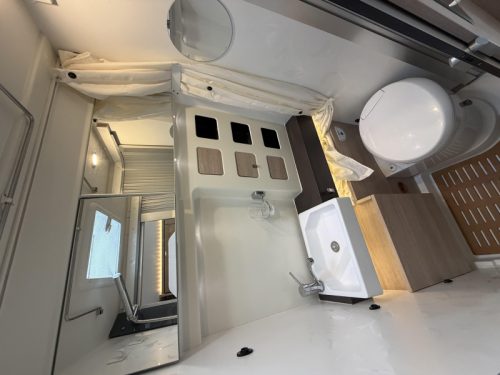 Rapido V 68 Single beds version photo: 12