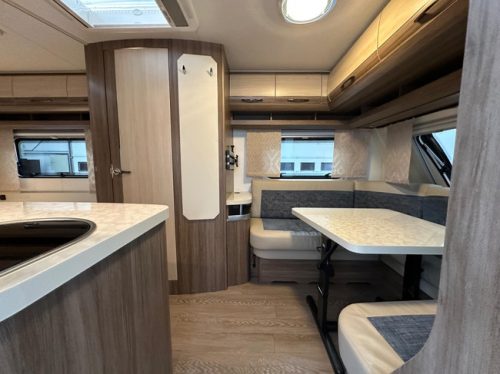 Hobby De Luxe 460 LU photo: 3