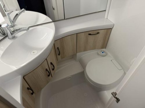 Hobby De Luxe 495 UL 1800 kg/ Bed extension photo: 10