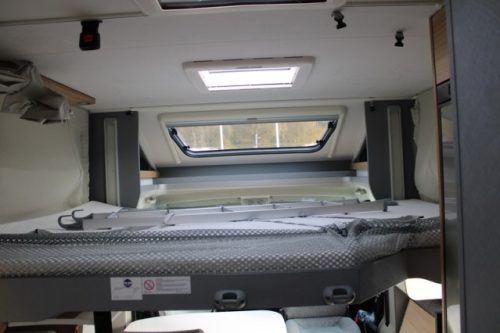 Dethleffs 7052 DBM Just 90 Queenbed + Hubdach ger&auml;umige Garage (94 Foto: 51