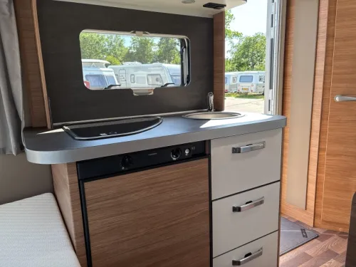 Weinsberg CaraOne Edition HOT 390 QD Mover photo: 9